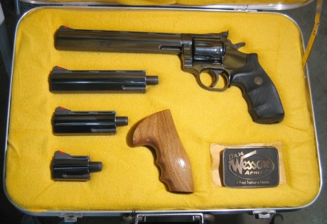 Tengo y disfruto un magnifico S&W 686-5 calibre 357 en 6" y quiero tener también uno de 3" 10