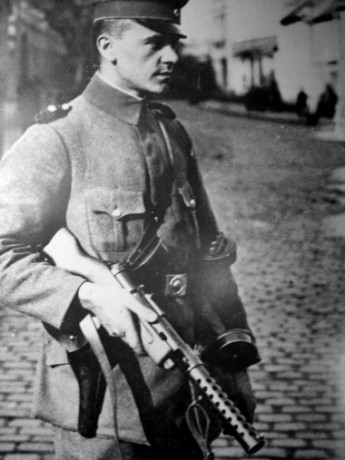 Hace unos días encontré por casualidad en una web extranjera un arma a la venta que hacía muchos años 130