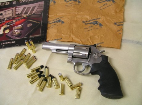   Hola chicos, como veo que falta un sub-foro de esta marca (lo hay de Glock, de 1911's, de Revólveres, 70