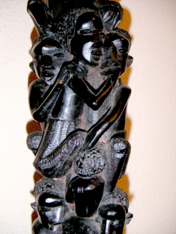 Escultura Makonde, procedente de Cabo Delgado (Mozambique) representa uno de sus  Tótem  más representativos 01