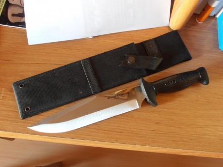 Compañeros,  esta es la foto del cuchillo que la he sacado de internet y es igual al  que voy a adquirir 00