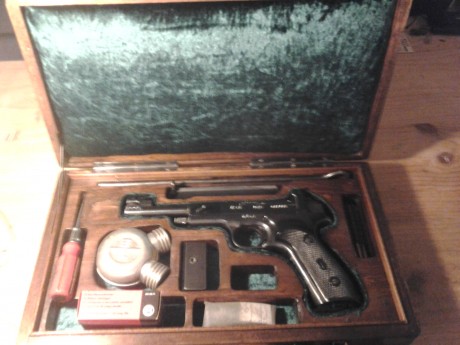 Me han regalado una caja original para la vostok que tengo, la caja está en buen estado pero las telas 91