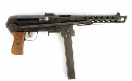 Hace unos días encontré por casualidad en una web extranjera un arma a la venta que hacía muchos años 71