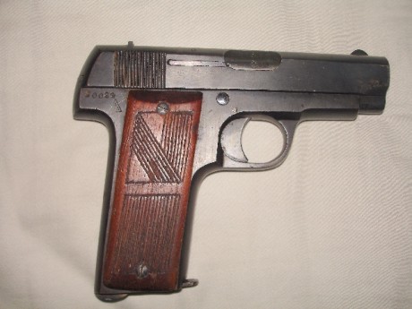 Hola,buenas:Se trata de una pistola "eibarresa" tipo "ruby".El logotipo que se puede 21