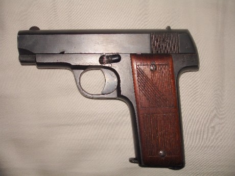 Hola,buenas:Se trata de una pistola "eibarresa" tipo "ruby".El logotipo que se puede 20