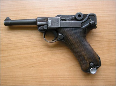 Hola:
Ya puse este anuncio anteriormente.
Os especifico un poco los datos. Es una LUGER P08, calibre 9 00
