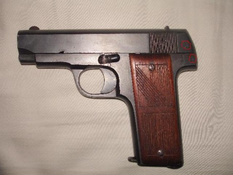 Hola,buenas:Se trata de una pistola "eibarresa" tipo "ruby".El logotipo que se puede 40