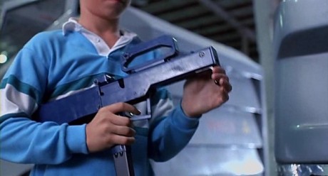 Compañeros,

En vista de las ganas de algunos (Elcafe, Wilcow, Vrakk, etc) por adivinar armas de películas 40