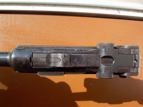 Hola:
Ya puse este anuncio anteriormente.
Os especifico un poco los datos. Es una LUGER P08, calibre 9 41