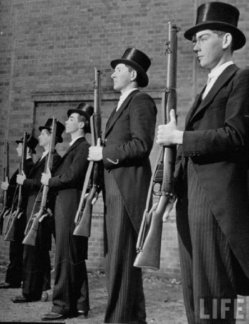 Hace unos días encontré por casualidad en una web extranjera un arma a la venta que hacía muchos años 71