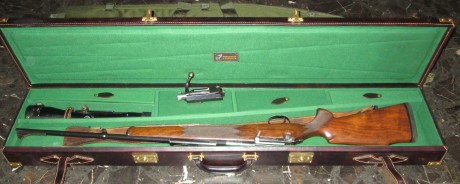 En venta éste maletín  de cuero y madera, artesanal, lujo, completamente nuevo, fabricado por Expósito 00