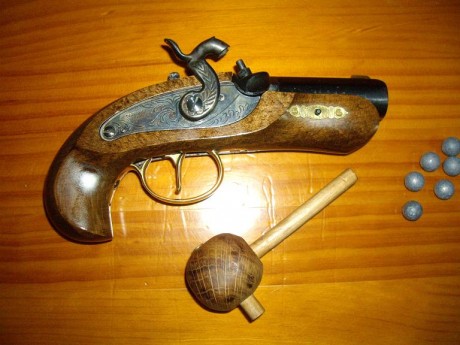  IMG_20240510_181113.jpg bancos de carga para remington y colt     30 euros y 15 euros el empistonador 100