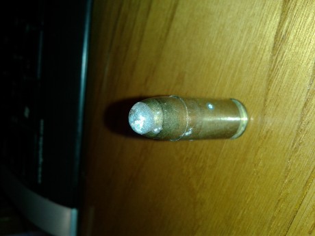 Hola buenas, tengo unos cartuchos del 9 parabellum y estando organizandolo todo un poco me he dado cuenta 01
