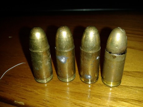 Hola buenas, tengo unos cartuchos del 9 parabellum y estando organizandolo todo un poco me he dado cuenta 00