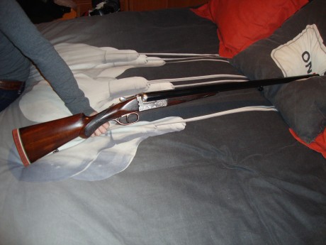 Hola , vendo paralela J.Uriguen Reno de 66 cms. de cañon y choques 18,5/18,7.
La escopeta funciona perfectamente 32