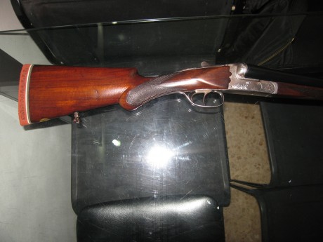 Hola , vendo paralela J.Uriguen Reno de 66 cms. de cañon y choques 18,5/18,7.
La escopeta funciona perfectamente 42