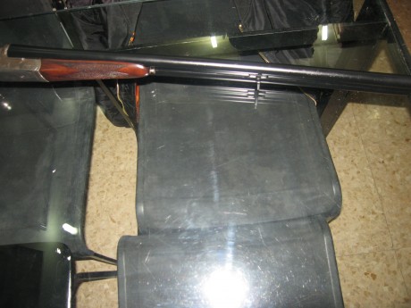 Hola , vendo paralela J.Uriguen Reno de 66 cms. de cañon y choques 18,5/18,7.
La escopeta funciona perfectamente 41
