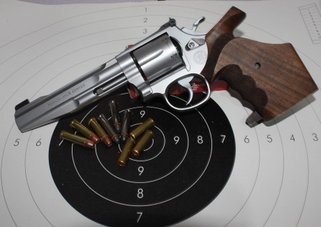   Hola chicos, como veo que falta un sub-foro de esta marca (lo hay de Glock, de 1911's, de Revólveres, 70