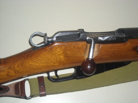 El Mosin-Nagant ..
es un rifle militar accionado por cerrojo, con cargador de cinco proyectiles, que 10
