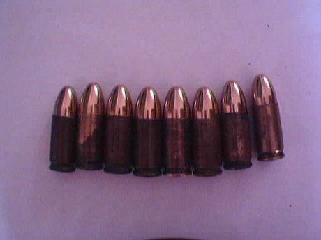 Hola buenas, tengo unos cartuchos del 9 parabellum y estando organizandolo todo un poco me he dado cuenta 150