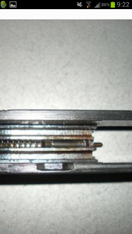 -Hola,me haría falta una foto a ser posible,del muelle percutor de esta pistola semiautomatica,para ver 100