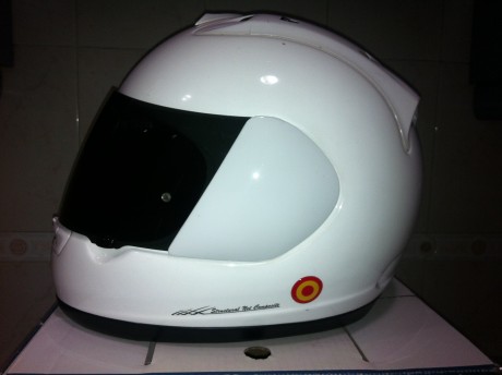 Muy buenas pongo a la venta casco Arai RX7 de color blanco, pantalla ahumada, caja y funda de transporte 00