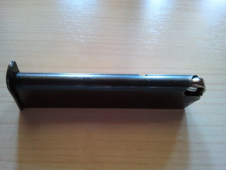 Hola compañeros,estoy haciendo hueco,y van saliendo
cosas,tengo un cargador de la Star 9mm corto,creo 41