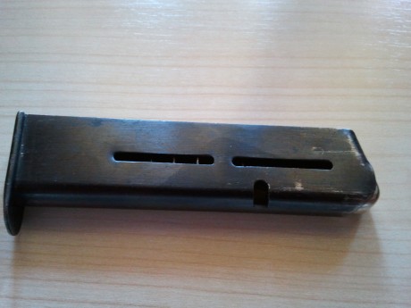 Hola compañeros,estoy haciendo hueco,y van saliendo
cosas,tengo un cargador de la Star 9mm corto,creo 40