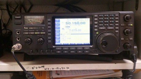 EMISORA DECAMETRICA ICON  IC756
ICOM IC-756 
Transceptor de HF/50.
Modos: USB,LSB,CW,RTTY,AM,FM.
100 W 01