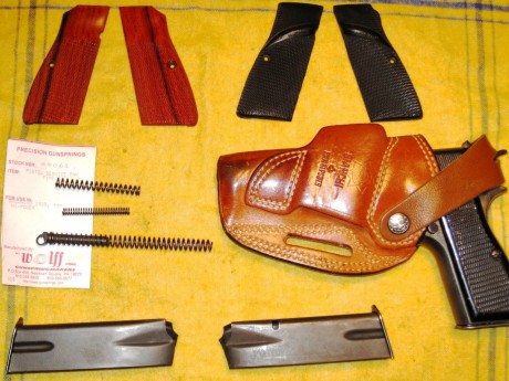 Vendo conjunto de accesorios y complementos para pistola FN Browning HP-35

  Funda riñonera de cuero 00