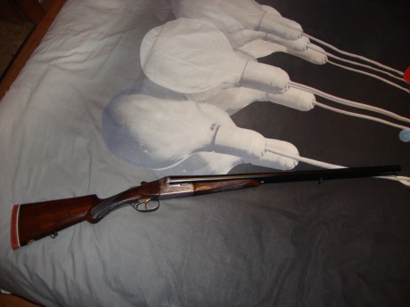 Hola , vendo paralela J.Uriguen Reno de 66 cms. de cañon y choques 18,5/18,7.
La escopeta funciona perfectamente 00