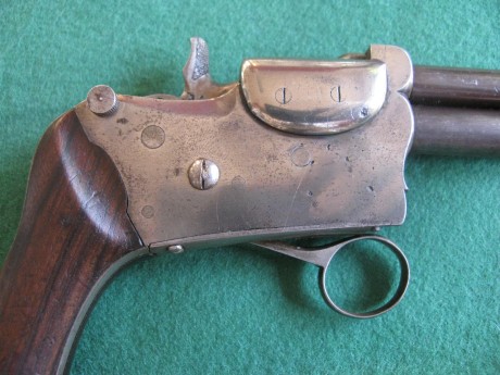 Hace unos días encontré por casualidad en una web extranjera un arma a la venta que hacía muchos años 71