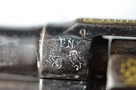 Buenos tardes:¿Alguien sabe quien pudiera ser el fabricante de este revólver?.Por lo punzones no hay duda 11