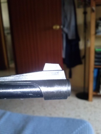 Buenos dias, compañeros, mi hijo está antojado en comprarse la pistola crosman 2240 en 5,5, va con botellas 42