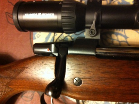 Buenas noches ¿Alguien tiene este rifle y en este calibre ? ¿Que tal de peso y retroceso? , agradezco 142