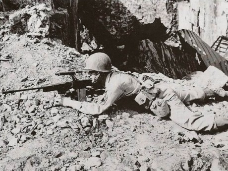 Hace unos días encontré por casualidad en una web extranjera un arma a la venta que hacía muchos años 00