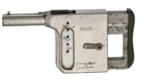 Hace unos días encontré por casualidad en una web extranjera un arma a la venta que hacía muchos años 70