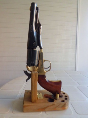  IMG_20240510_181113.jpg bancos de carga para remington y colt     30 euros y 15 euros el empistonador 150