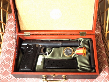 Hola,he abierto este hilo para que todos aquellos que tengais armas Españolas,podais lucirlas aqui con 171