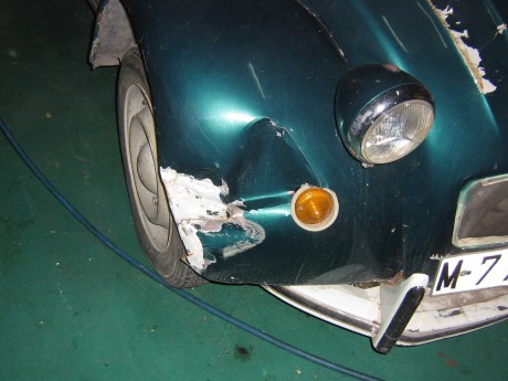 Pues eso colegas, que un conocido mio tiene el 2CV de las fotos en una parcela de Albacete y si de aquí 01