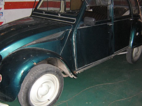 Pues eso colegas, que un conocido mio tiene el 2CV de las fotos en una parcela de Albacete y si de aquí 11