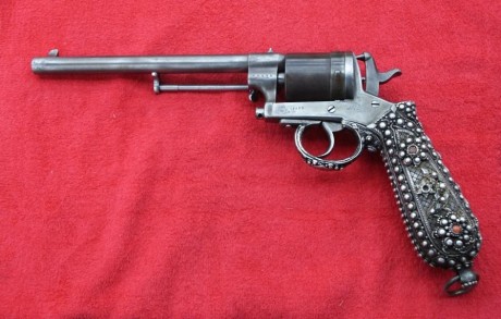 Hace unos días encontré por casualidad en una web extranjera un arma a la venta que hacía muchos años 100