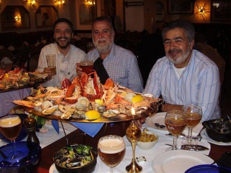 Pues sí, eso parece, según sesudos estudios de la FAO. Preparaos para cazar saltamontes, acomodando los 80
