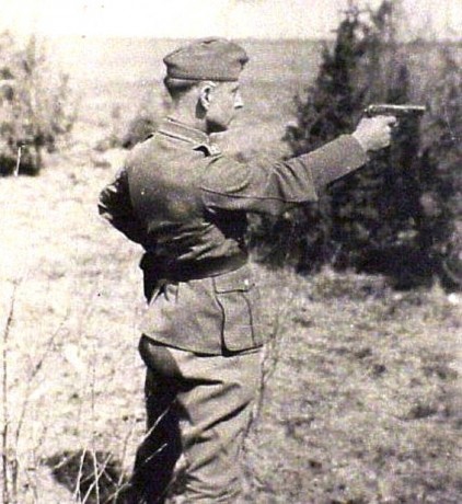 Hace unos días encontré por casualidad en una web extranjera un arma a la venta que hacía muchos años 40