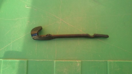 Hola a todos. Hace tiempo compre un kit de limpieza para ppsh41. Entre las piezas que traía venía esta 00