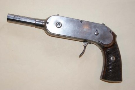 Hace unos días encontré por casualidad en una web extranjera un arma a la venta que hacía muchos años 121