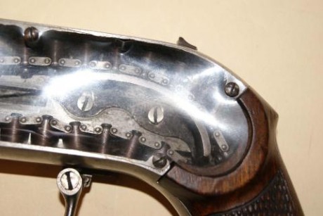 Hace unos días encontré por casualidad en una web extranjera un arma a la venta que hacía muchos años 131