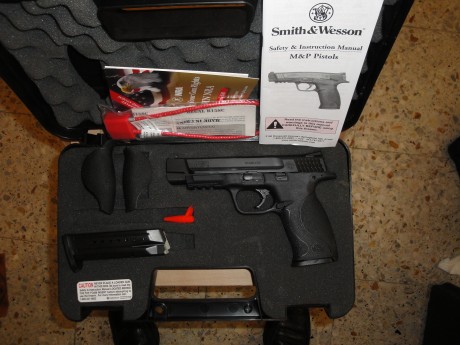Hola, vendo pistola SW MP9-L. calibre 9mm/pb. El arma es nueva, solo ha sido estrenada. 
Se entrega con: 01