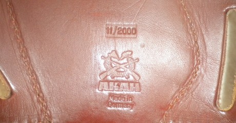 Buenas tardes:

Se vende funda de cuero tipo bikini para pistola de armazón medio, para una sig sauer 00