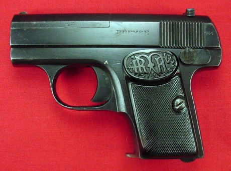 Hace unos días encontré por casualidad en una web extranjera un arma a la venta que hacía muchos años 90